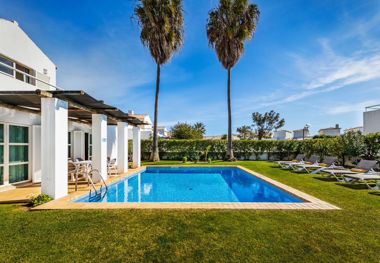 Villa em Galé - Villa Luz do Atlantico, 100m da praia e piscina privada