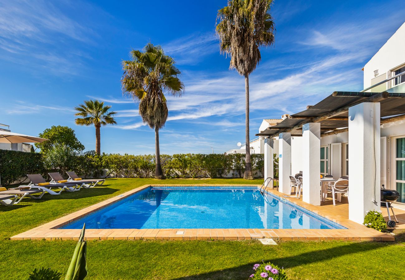 Villa em Galé - Villa Luz do Atlantico, 100m da praia e piscina privada