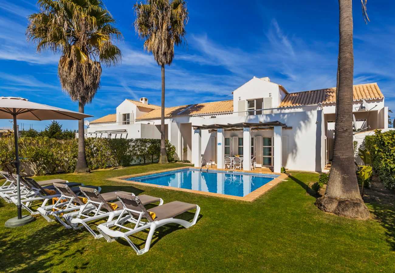 Villa em Galé - Villa Luz do Atlantico, 100m da praia e piscina privada