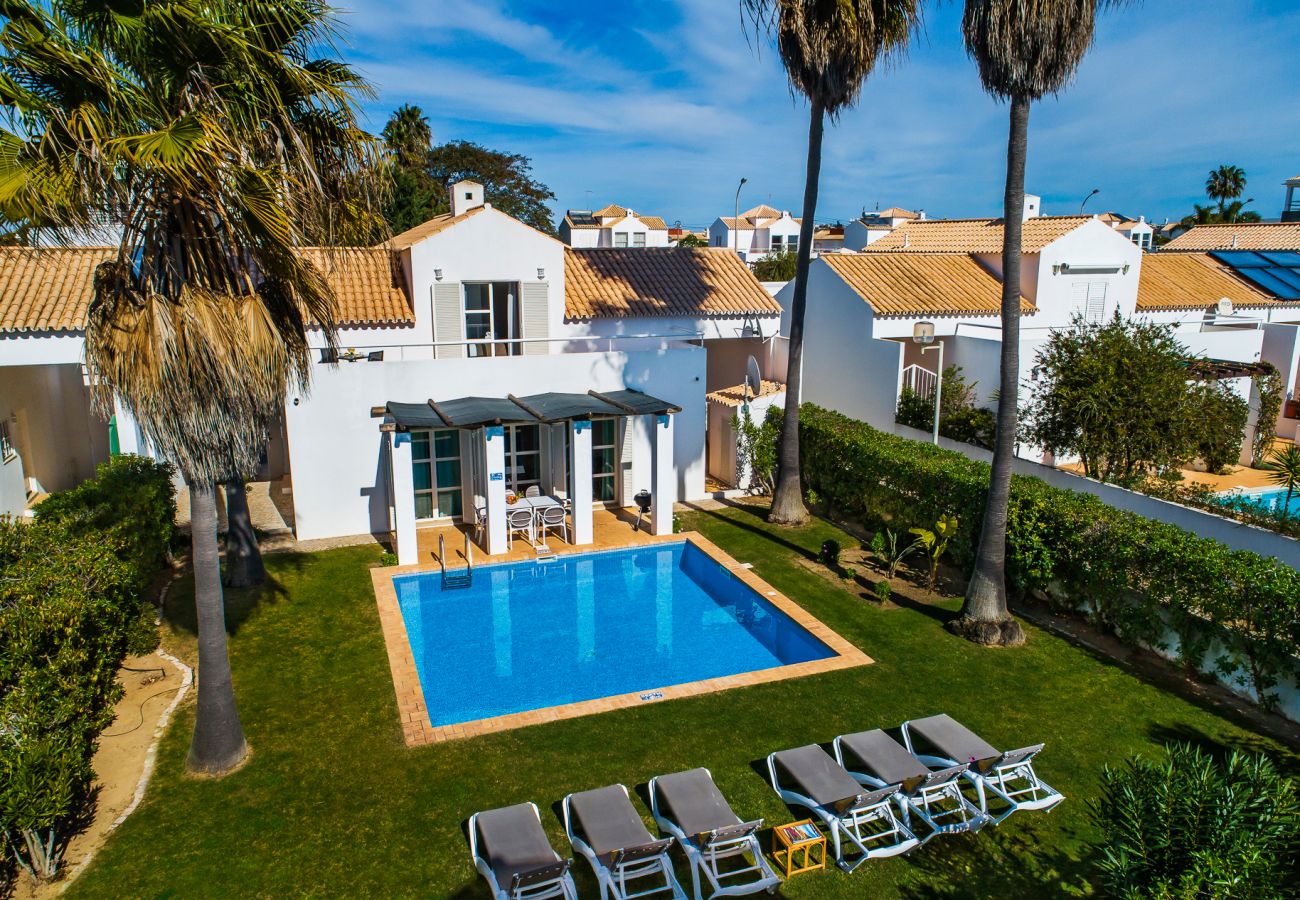 Villa em Galé - Villa Luz do Atlantico, 100m da praia e piscina privada