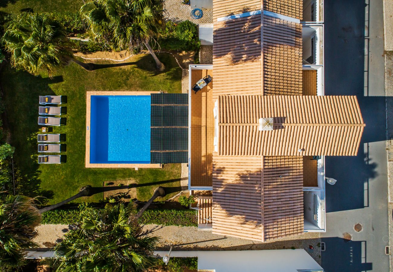 Villa em Galé - Villa Luz do Atlantico, 100m da praia e piscina privada