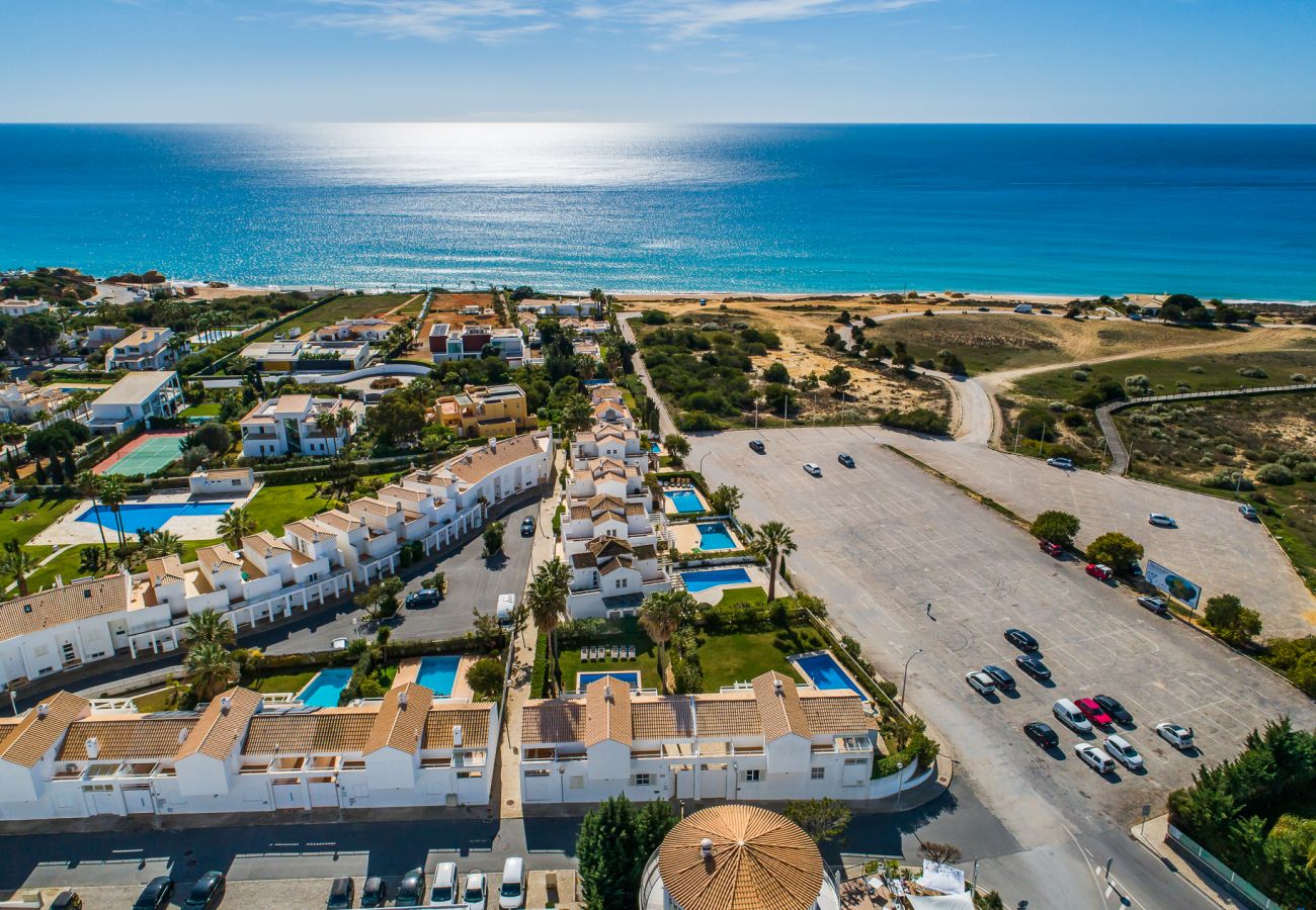 Villa em Galé - Villa Luz do Atlantico, 100m da praia e piscina privada