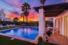 Villa em Galé - Villa Luz do Atlantico, 100m da praia e piscina privada