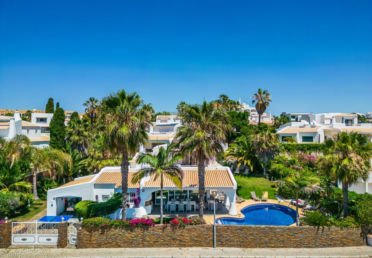 Villa em Albufeira - Villa Eva OCV - Privada com Piscina e Sala de Jogos