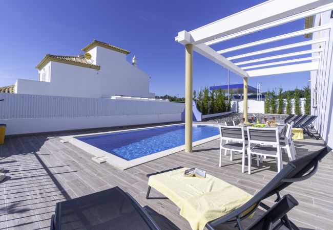 Villa em Albufeira - Villa Menina - Piscina Privada & Barbecue