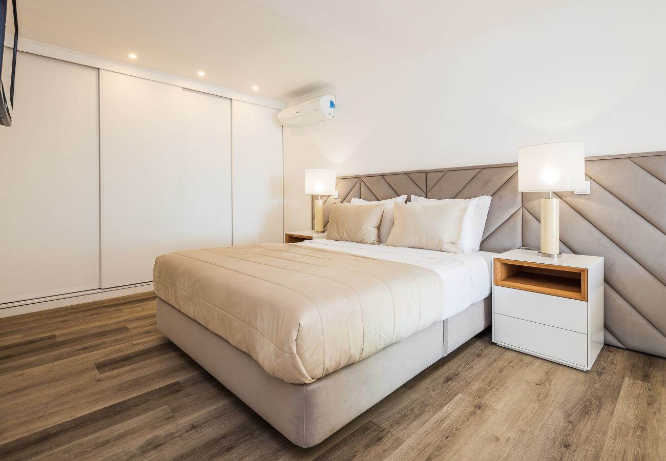 Apartamento em Albufeira - Endless Blue Apt OCV - Frente Praia, piscina
