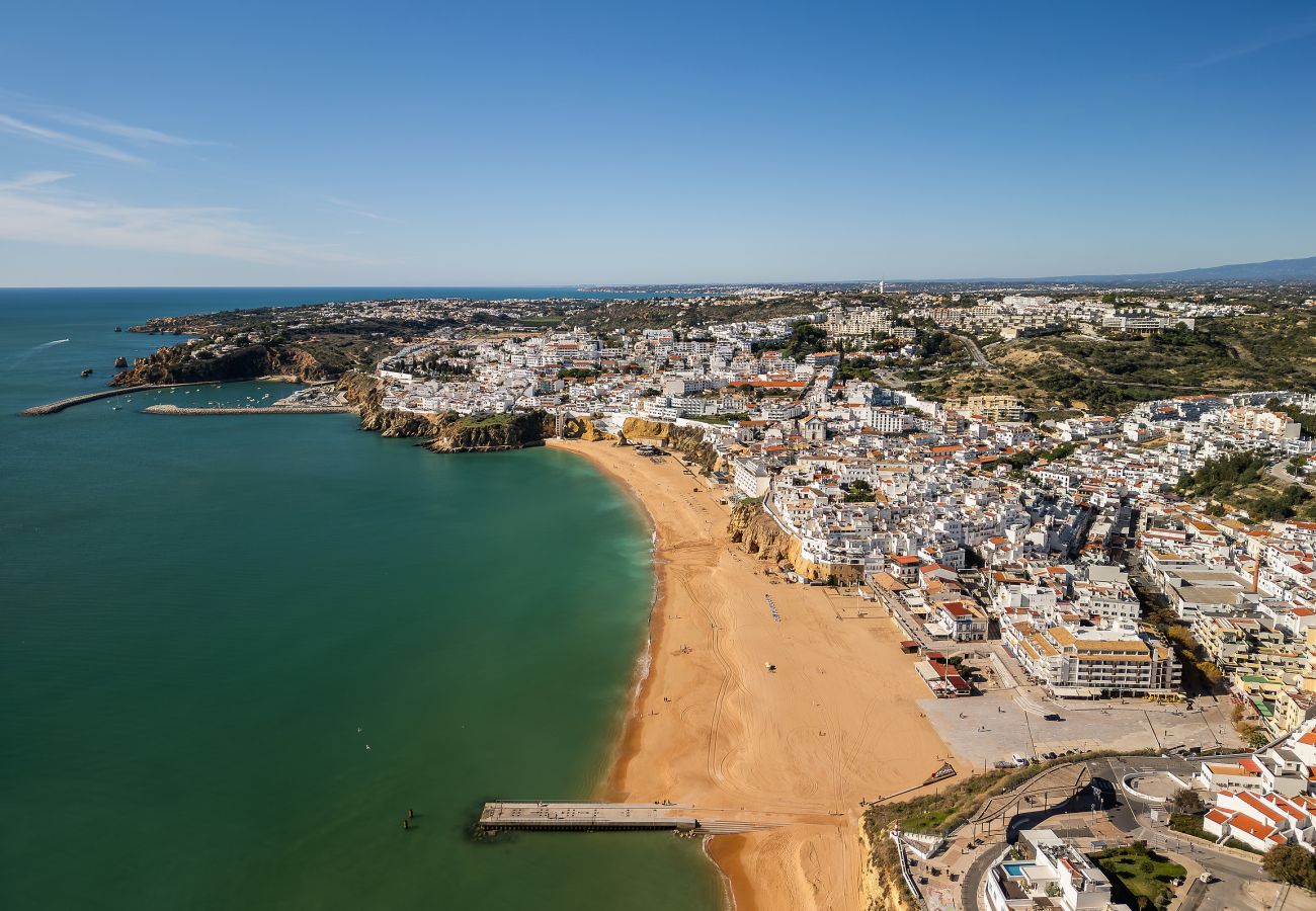 Apartamento em Albufeira - Endless Blue Apt OCV - Frente Praia, piscina