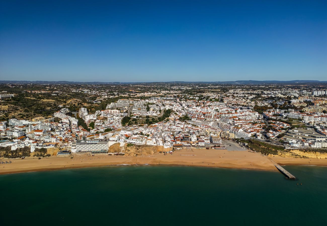 Apartamento em Albufeira - Endless Blue Apt OCV - Frente Praia, piscina