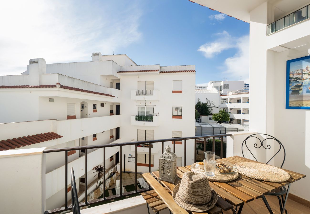 Apartamento em Albufeira - Boat 3 Apt OCV – Praia a Passos (100m) e Piscina