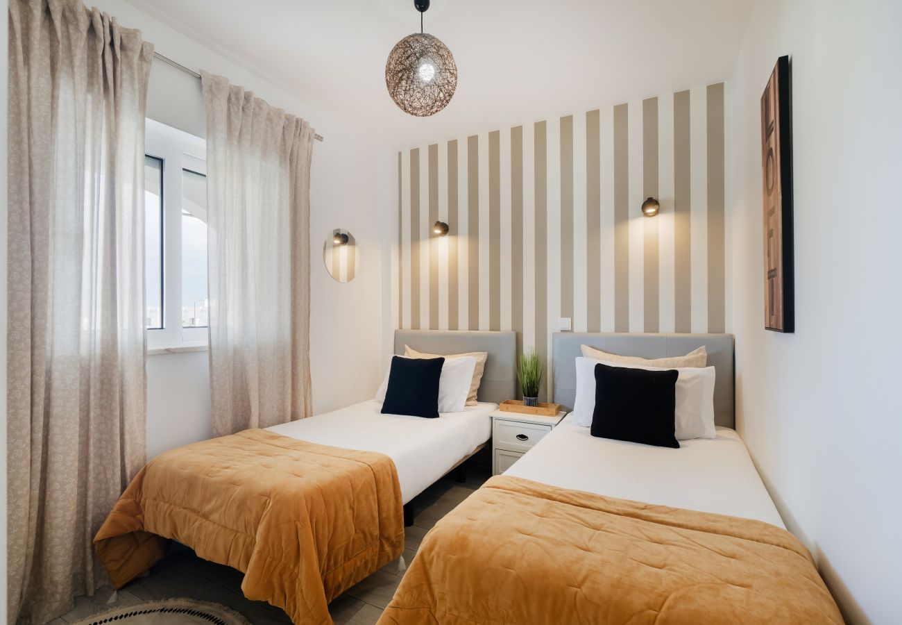 Apartamento em Albufeira - Boat 4 Apt OCV – Perto da Praia (100m) com Piscina