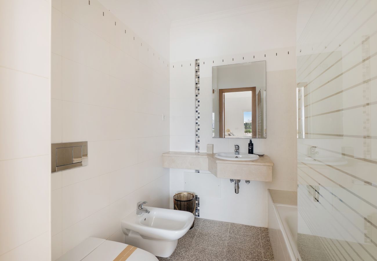 Villa em Albufeira - NEW 2026! Sunny Terrace Home | Pool, BBQ & Relax