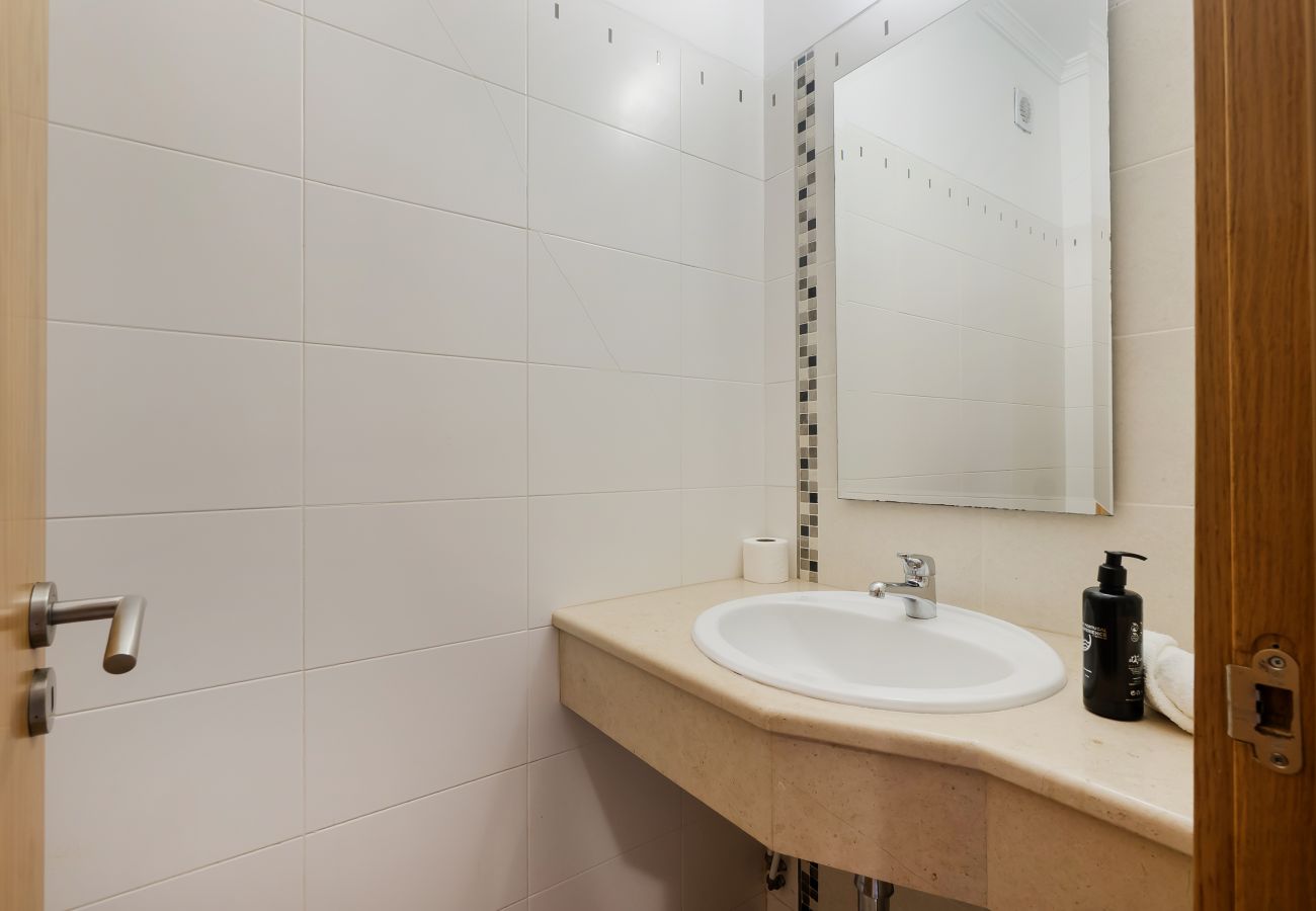 Villa em Albufeira - NEW 2026! Sunny Terrace Home | Pool, BBQ & Relax