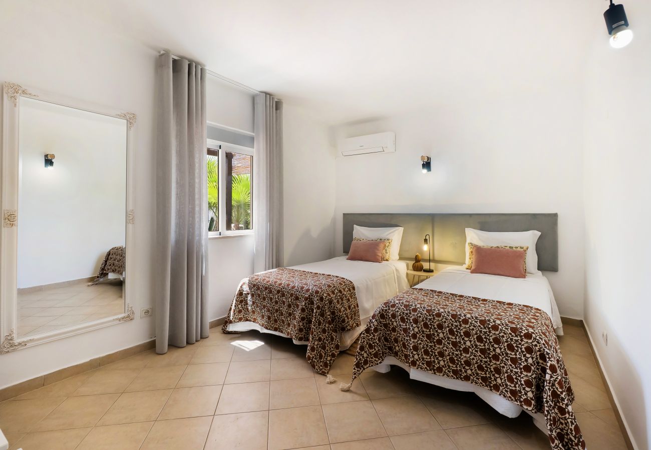 Apartamento em Albufeira - Andorinha OCV | Refúgio calmo, Piscina e Jardim