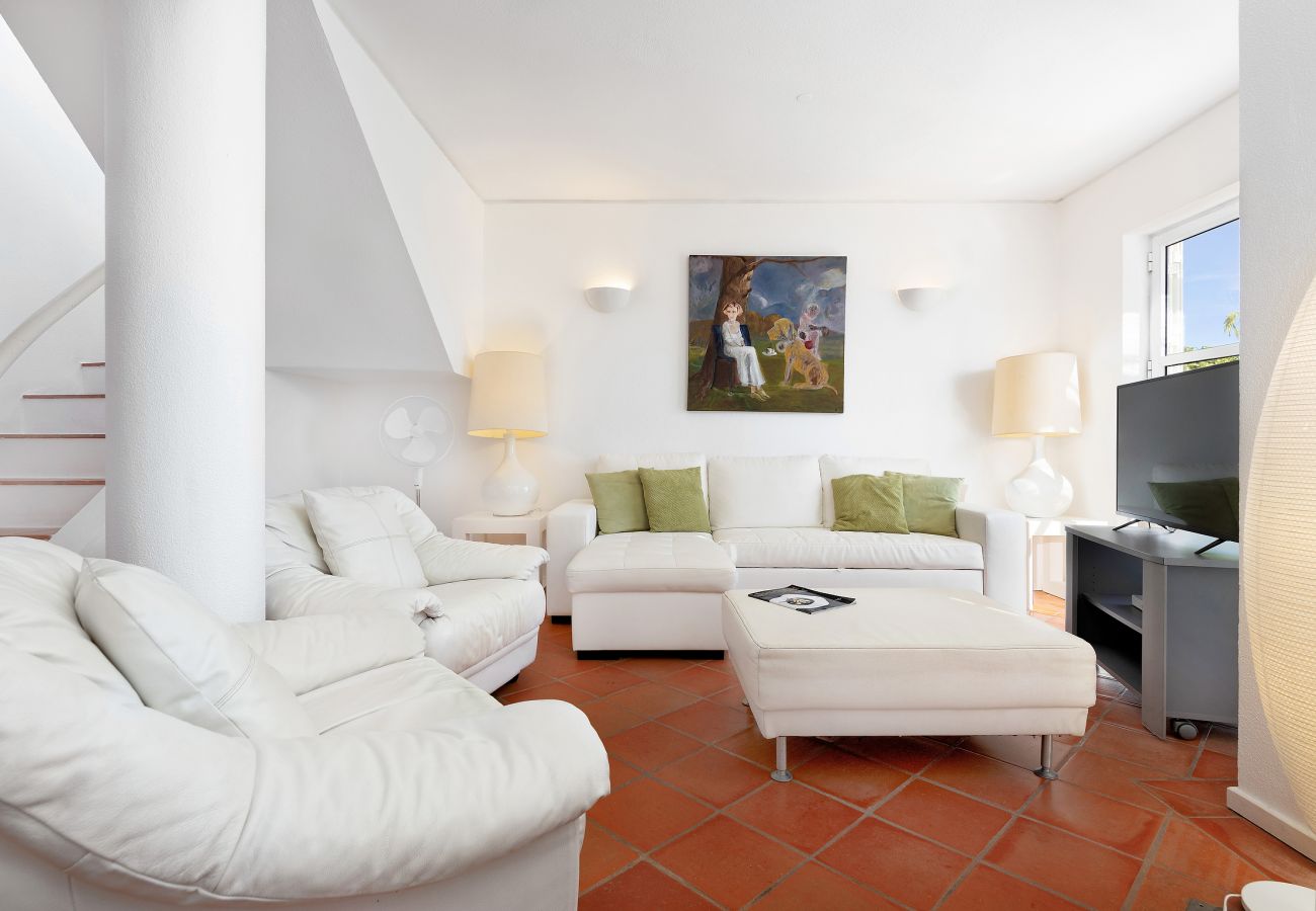Villa in Galé - NEW for 2026 ✨ Renovated Galé Beach Villa | Pool | Walk to the beach