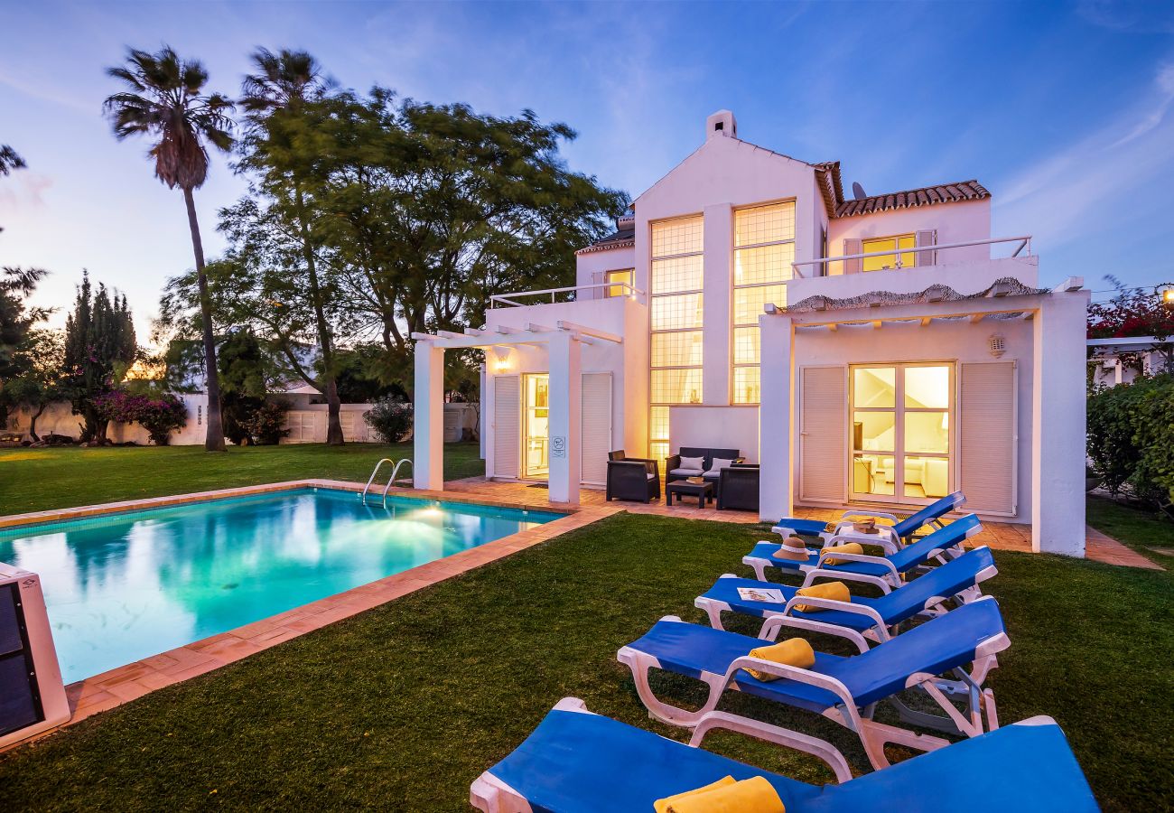 Villa in Galé - NEW for 2026 ✨ Renovated Galé Beach Villa | Pool | Walk to the beach