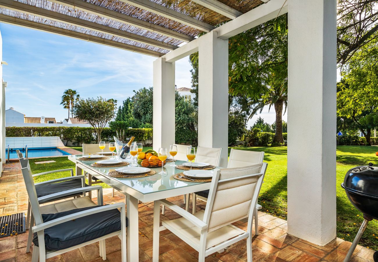 Villa in Galé - NEW for 2026 ✨ Renovated Galé Beach Villa | Pool | Walk to the beach