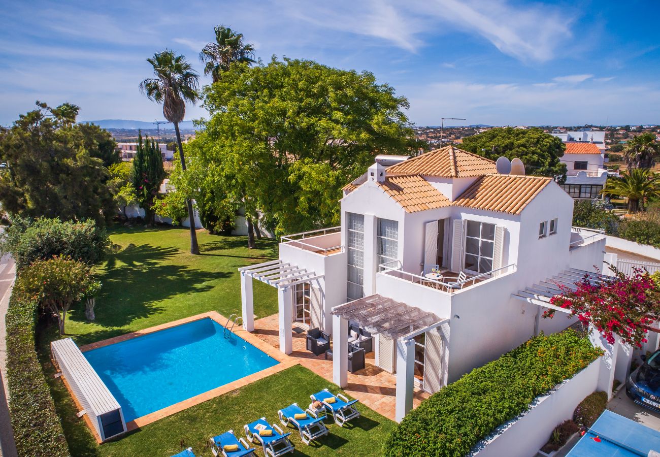 Villa in Galé - NEW for 2026 ✨ Renovated Galé Beach Villa | Pool | Walk to the beach