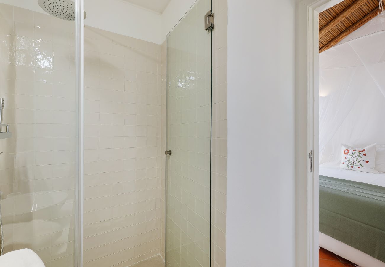 Villa in Galé - NEW for 2026 ✨ Renovated Galé Beach Villa | Pool | Walk to the beach