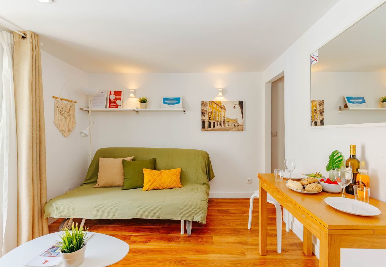 Apartment in Lisbon - RENT4REST BAIRRO ALTO CHARMING 1 BEDROOM APARTMENT