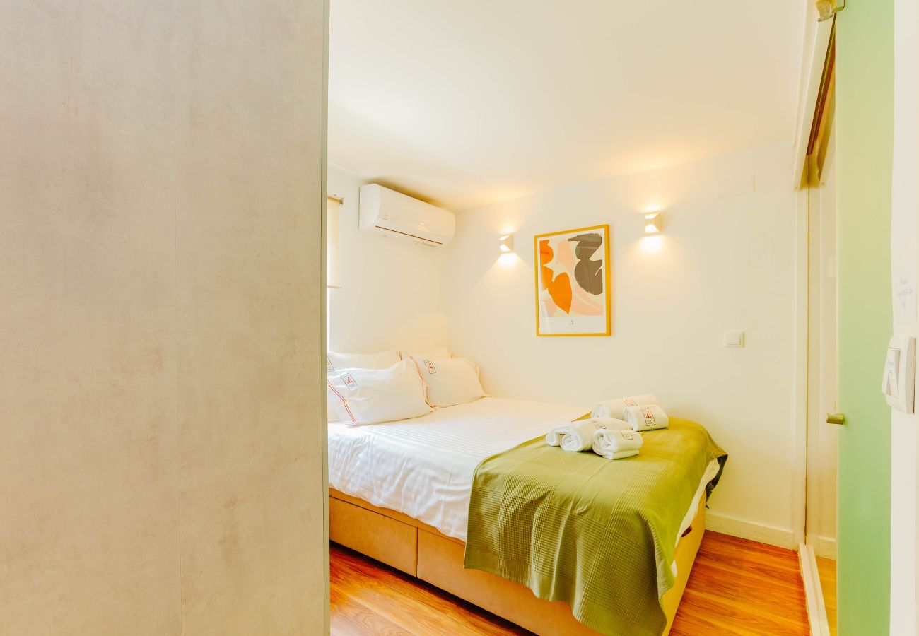 Apartment in Lisbon - RENT4REST BAIRRO ALTO CHARMING 1 BEDROOM APARTMENT
