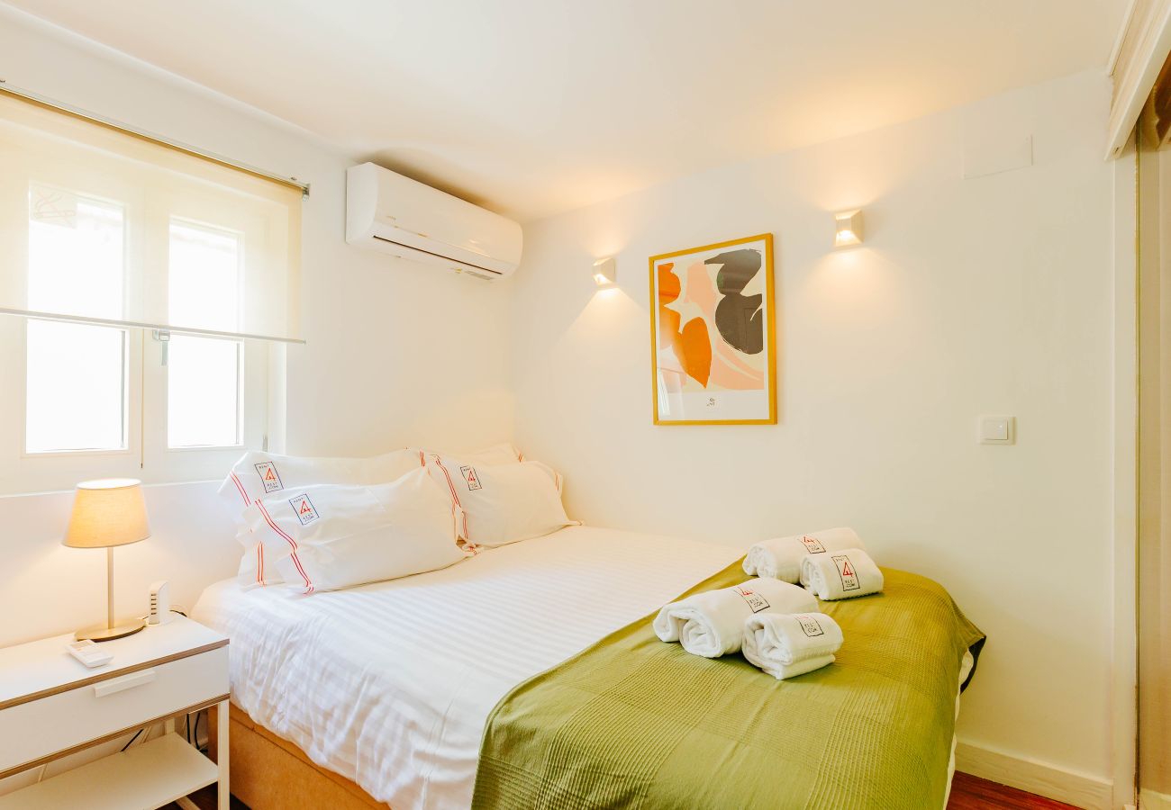 Apartment in Lisbon - RENT4REST BAIRRO ALTO CHARMING 1 BEDROOM APARTMENT