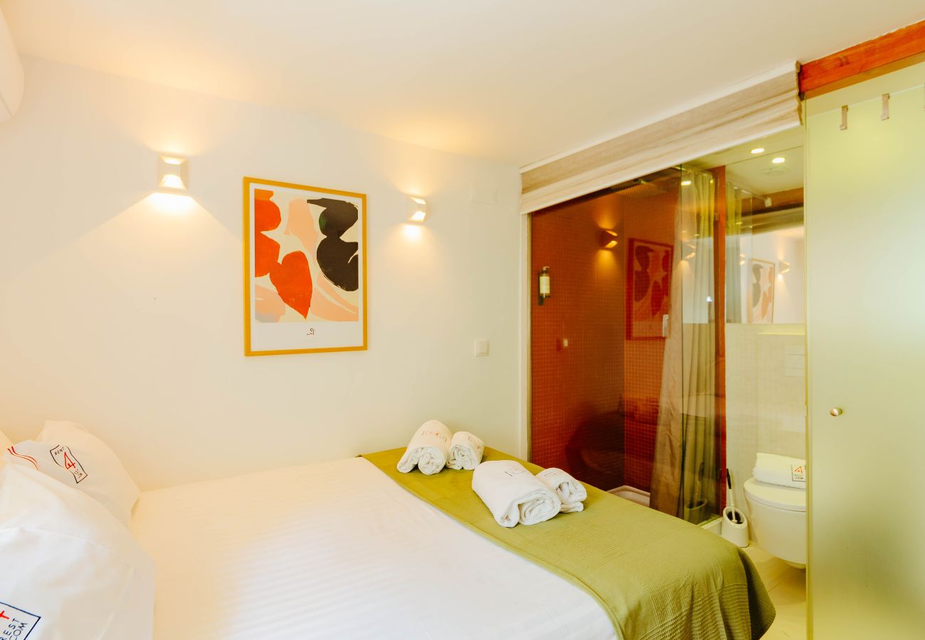 Apartment in Lisbon - RENT4REST BAIRRO ALTO CHARMING 1 BEDROOM APARTMENT