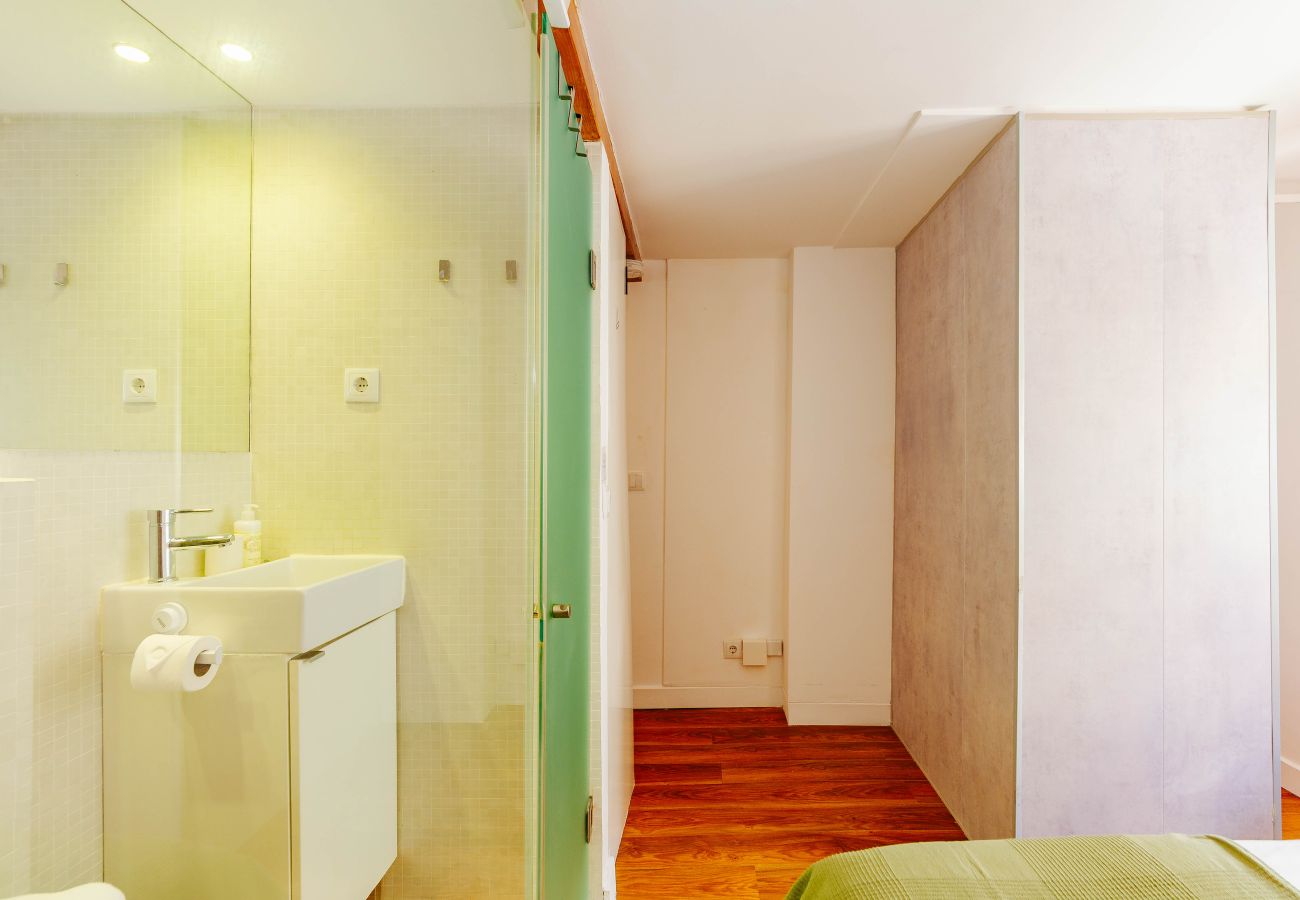 Apartment in Lisbon - RENT4REST BAIRRO ALTO CHARMING 1 BEDROOM APARTMENT