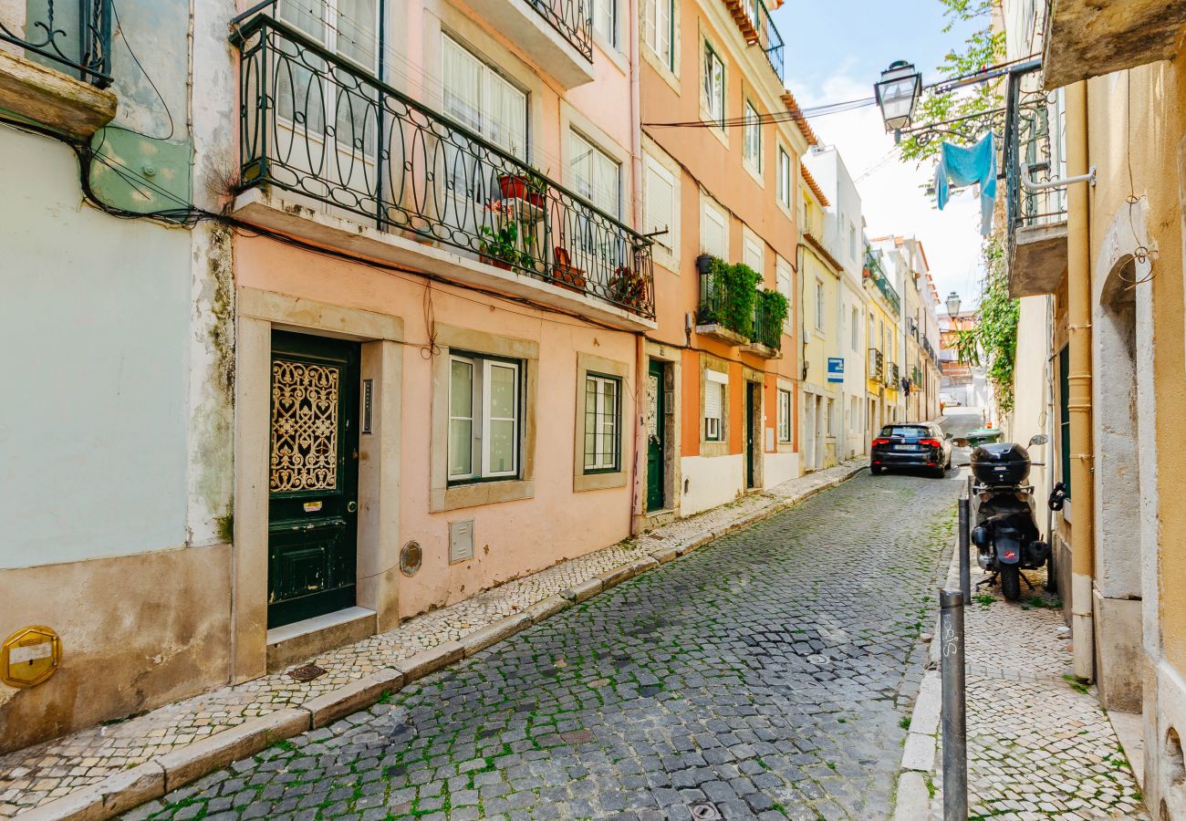 Apartment in Lisbon - RENT4REST BAIRRO ALTO CHARMING 1 BEDROOM APARTMENT