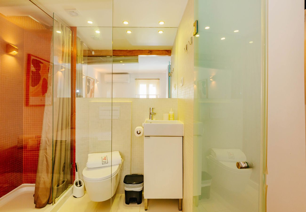 Apartment in Lisbon - RENT4REST BAIRRO ALTO CHARMING 1 BEDROOM APARTMENT