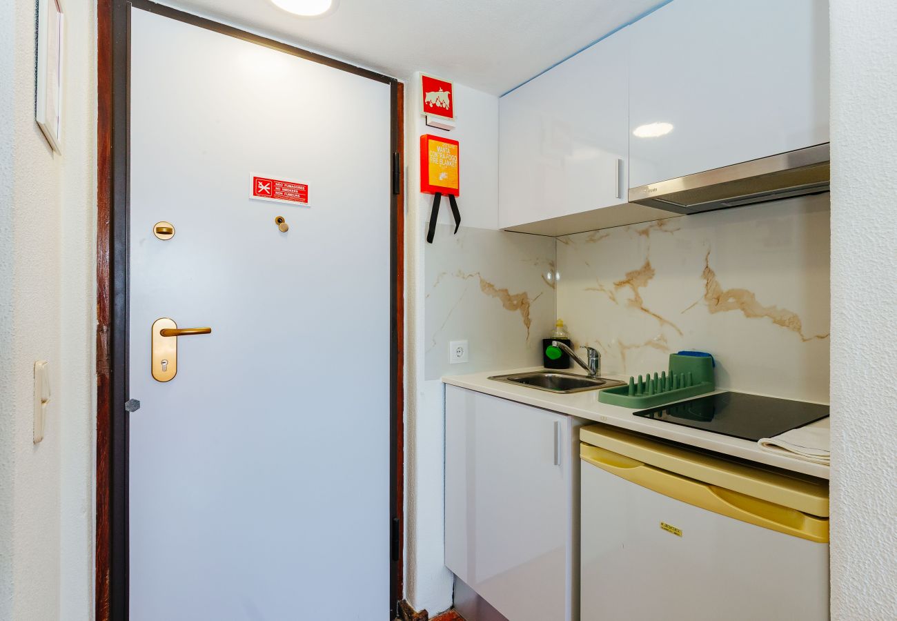 Studio in Sesimbra - RENT4REST SESIMBRA OCEAN VIEW STUDIO - DIRECT BEACH ACCESS