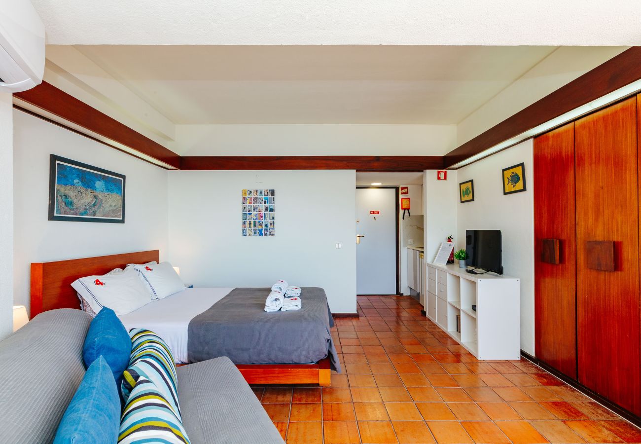 Studio in Sesimbra - RENT4REST SESIMBRA OCEAN VIEW STUDIO - DIRECT BEACH ACCESS