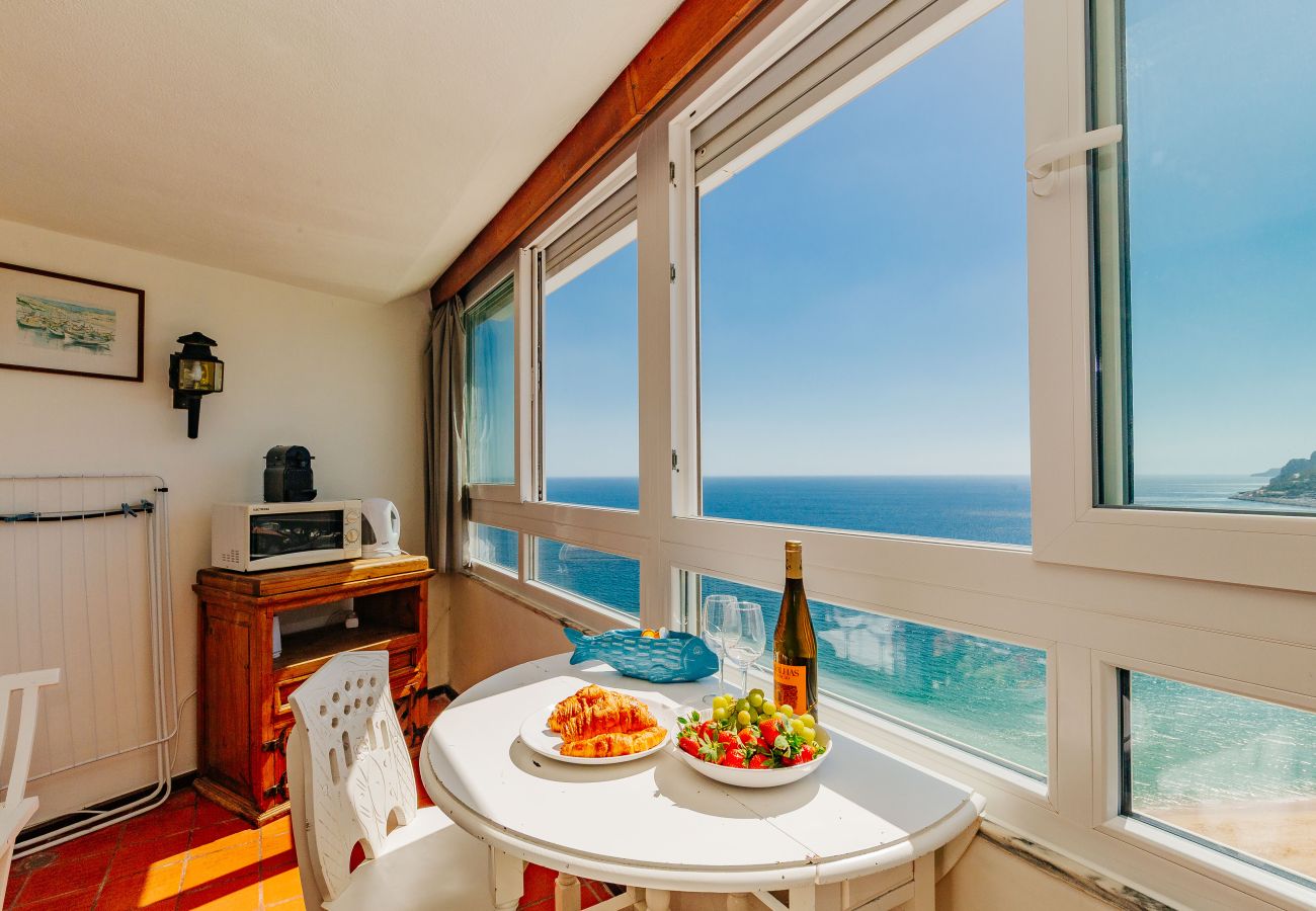 Studio in Sesimbra - RENT4REST SESIMBRA OCEAN VIEW STUDIO - DIRECT BEACH ACCESS