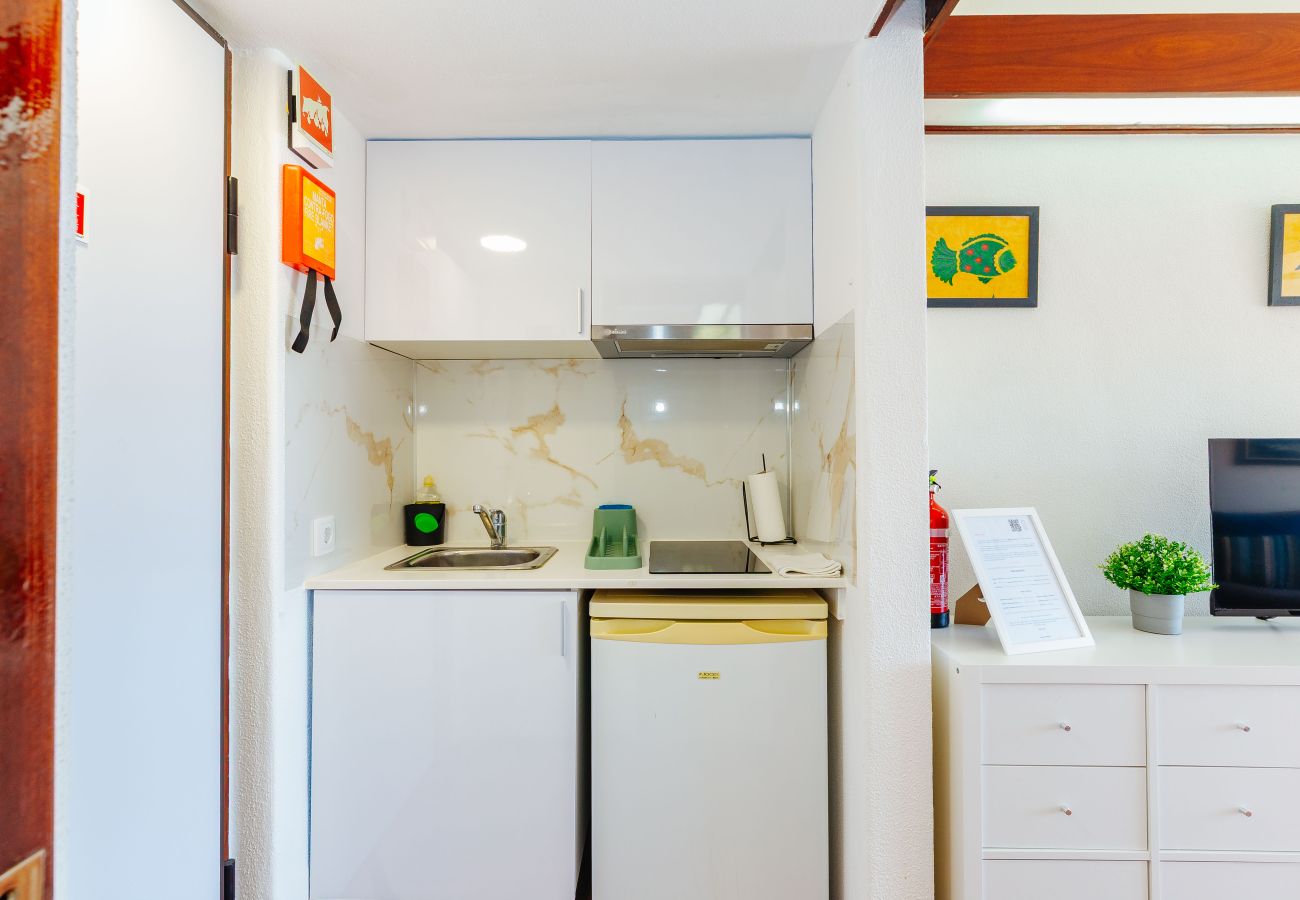 Studio in Sesimbra - RENT4REST SESIMBRA OCEAN VIEW STUDIO - DIRECT BEACH ACCESS