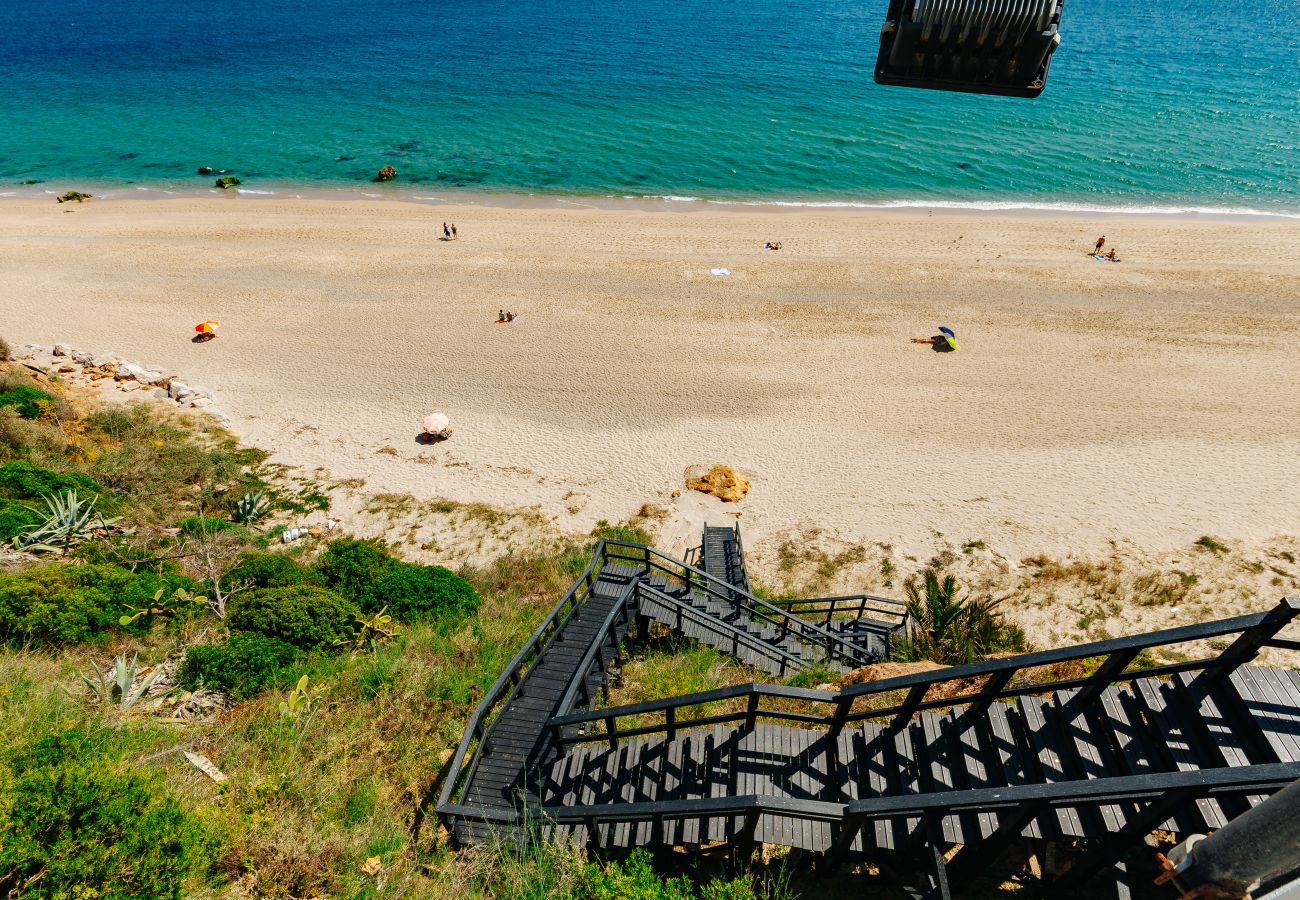Studio in Sesimbra - RENT4REST SESIMBRA OCEAN VIEW STUDIO - DIRECT BEACH ACCESS