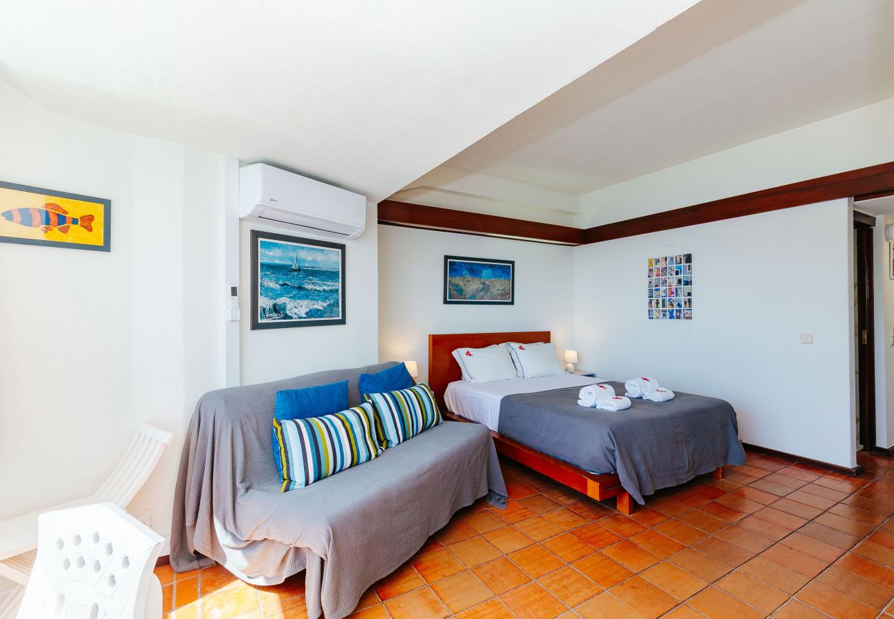 Studio in Sesimbra - RENT4REST SESIMBRA OCEAN VIEW STUDIO - DIRECT BEACH ACCESS