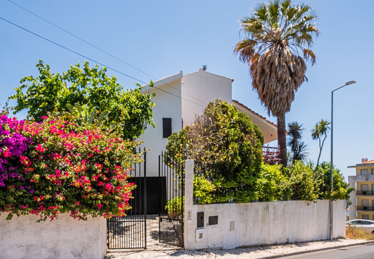 House in Sesimbra - Panoramic Ocean View Villa & Pool in Sesimbra by Rent4Rest