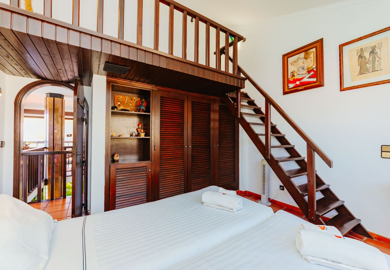 House in Sesimbra - Panoramic Ocean View Villa & Pool in Sesimbra by Rent4Rest