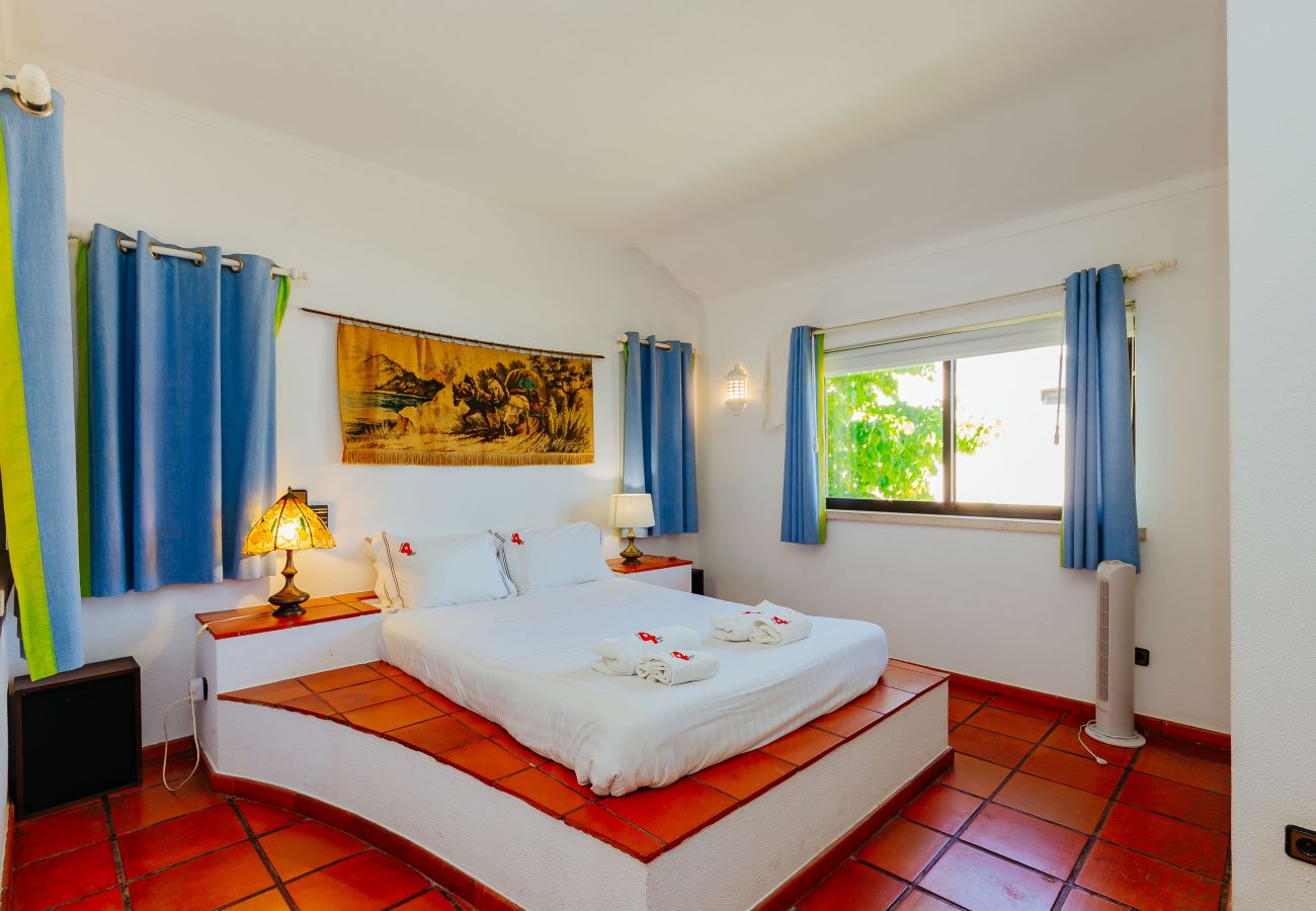 House in Sesimbra - Panoramic Ocean View Villa & Pool in Sesimbra by Rent4Rest