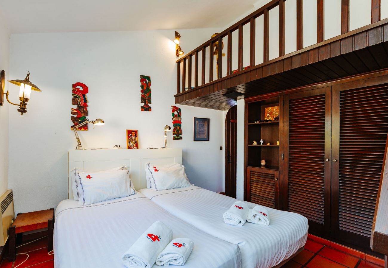 House in Sesimbra - Panoramic Ocean View Villa & Pool in Sesimbra by Rent4Rest