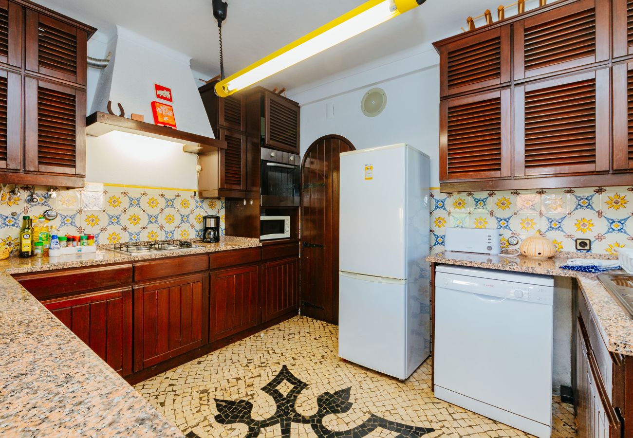 House in Sesimbra - Panoramic Ocean View Villa & Pool in Sesimbra by Rent4Rest