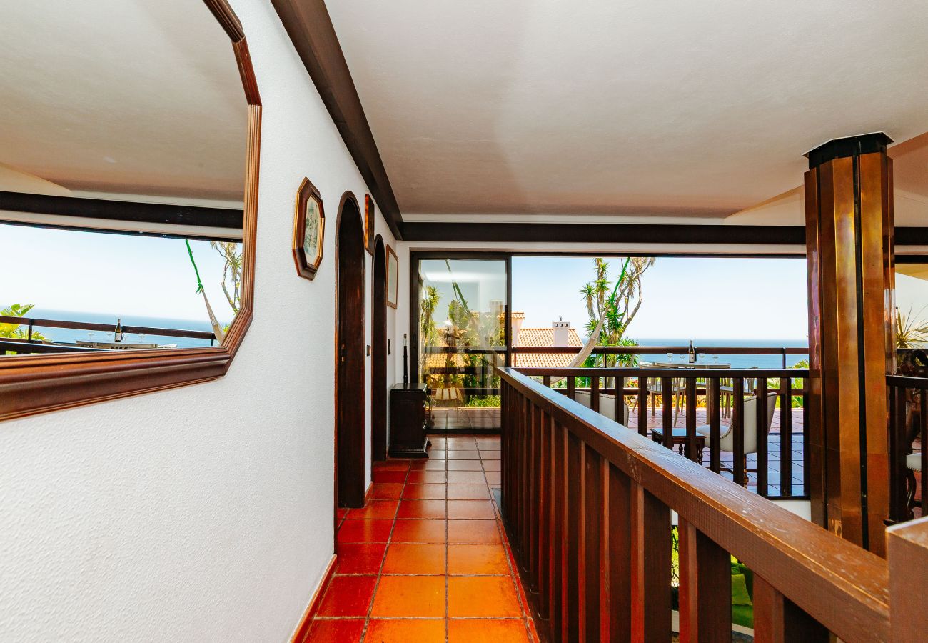 House in Sesimbra - Panoramic Ocean View Villa & Pool in Sesimbra by Rent4Rest