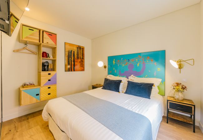 Rent by room in Lisboa - BAIRRO ALTO MUSIC GUEST HOUSE BEETHOVEN