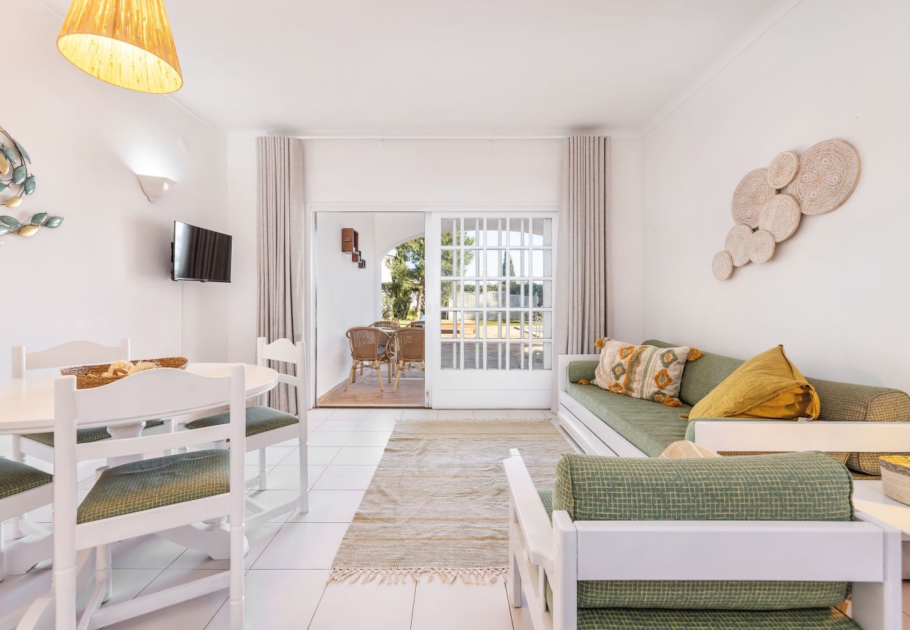 Apartment in Albufeira - Flat Buganvilia OCV - Pool & Private Parking