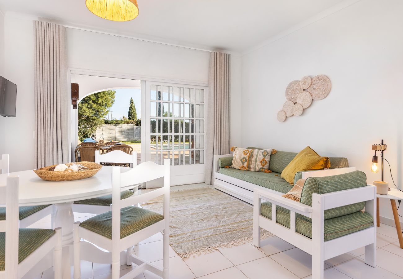 Apartment in Albufeira - Flat Buganvilia OCV - Pool & Private Parking