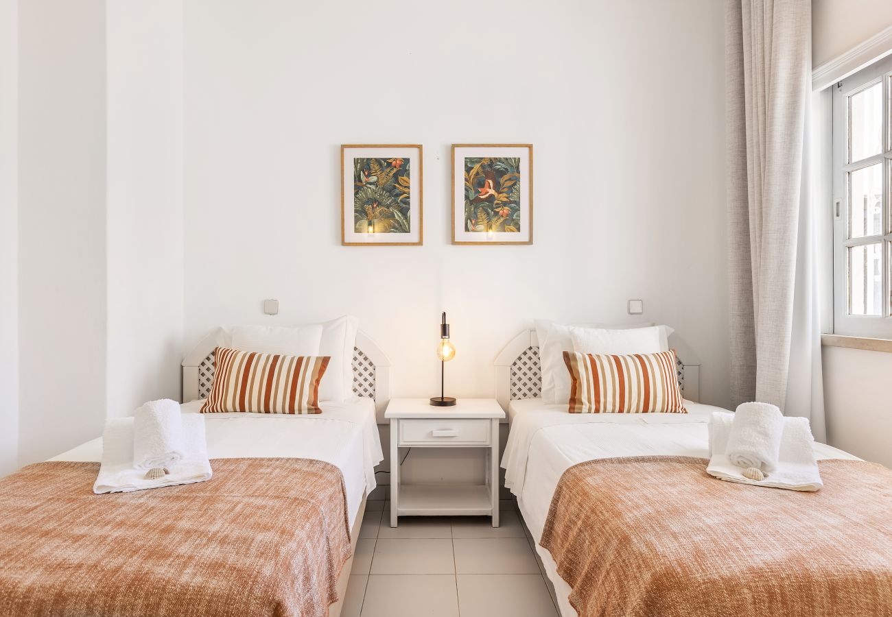 Apartment in Albufeira - Flat Buganvilia OCV - Pool & Private Parking