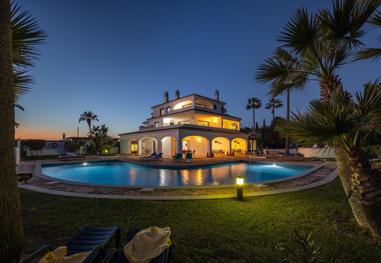 Apartment in Albufeira - Flat Buganvilia OCV - Pool & Private Parking