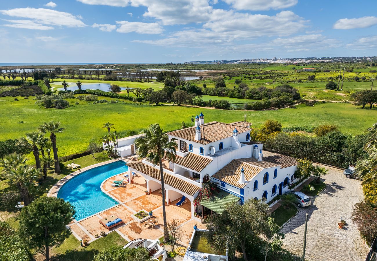 Apartment in Albufeira - Flat Buganvilia OCV - Pool & Private Parking