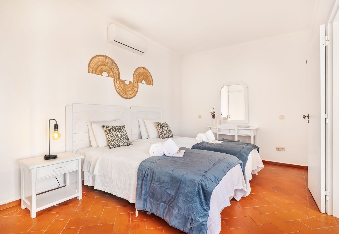 Apartment in Albufeira - Flat Cacto OCV - Pool & Private Parking