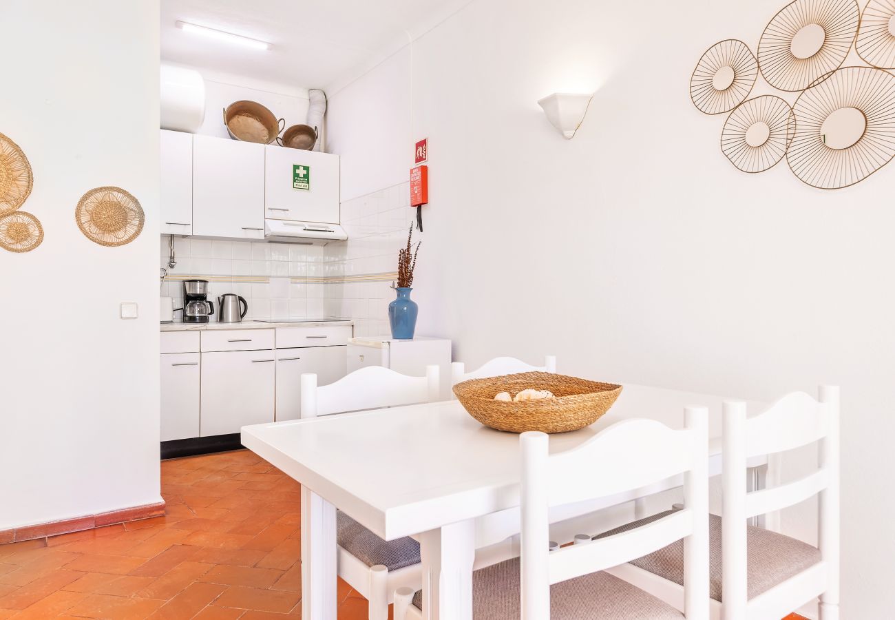 Apartment in Albufeira - Flat Cacto OCV - Pool & Private Parking