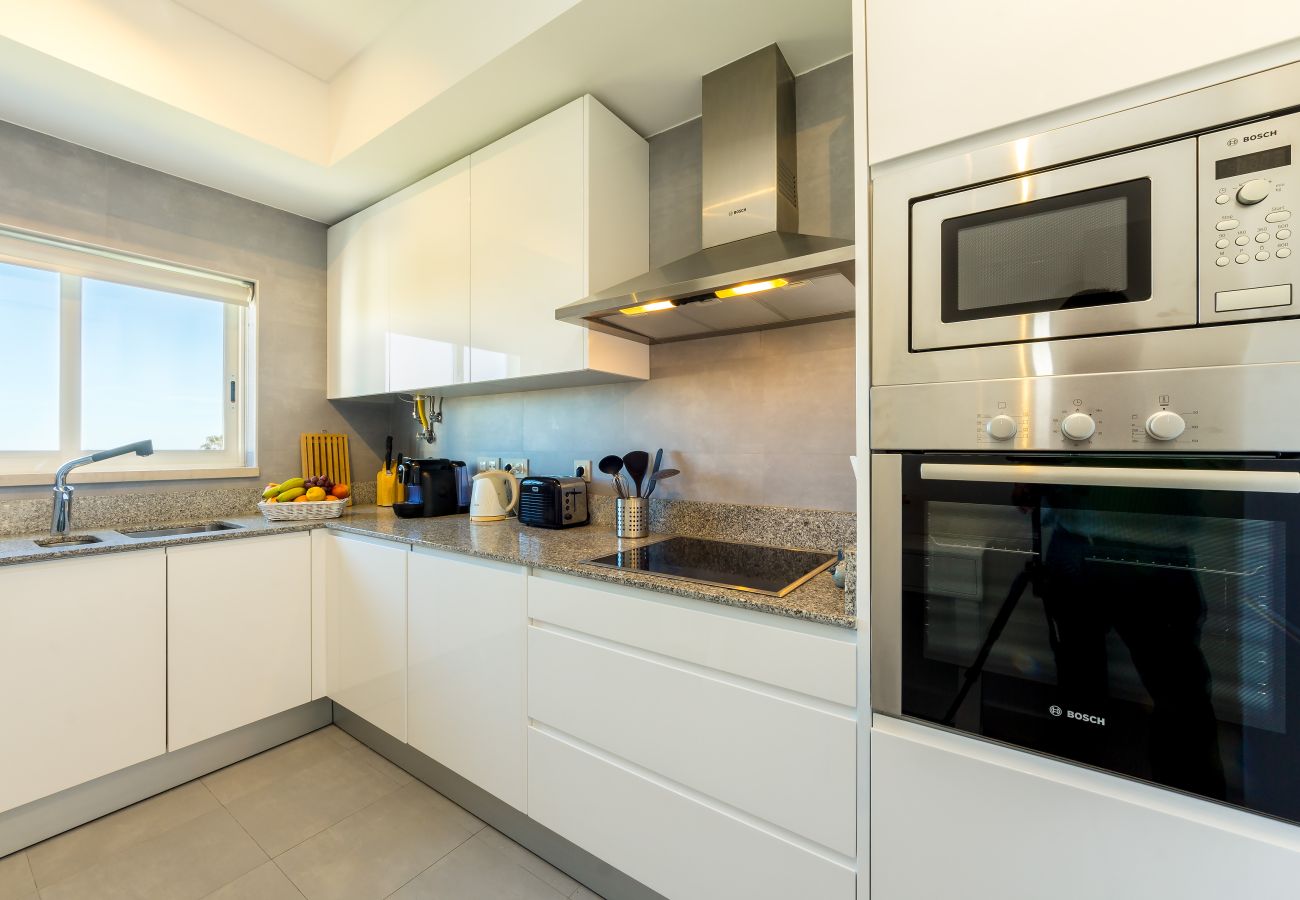 Apartment in Albufeira - Apt. Deluxe OCV - Pool & Albufeira View